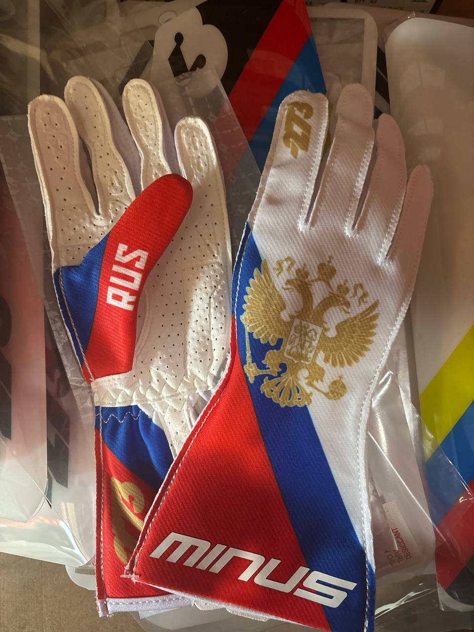 -273 RUS GLOVE V2